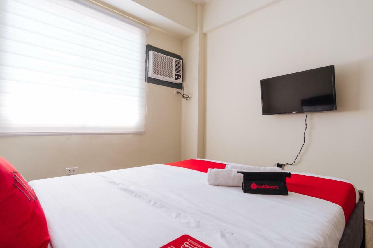 RedDoorz Premium @ Vista Heights Legarda Hotel Manilla Buitenkant foto