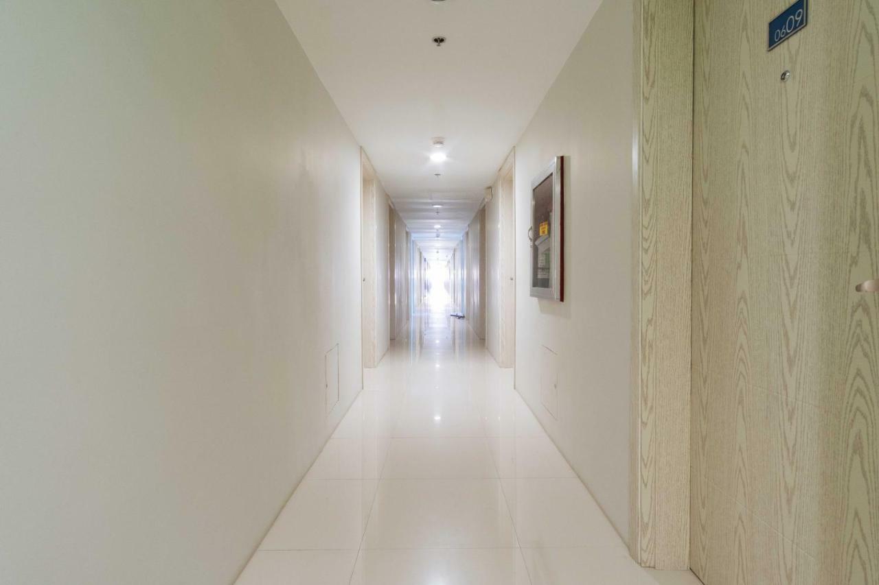 RedDoorz Premium @ Vista Heights Legarda Hotel Manilla Buitenkant foto