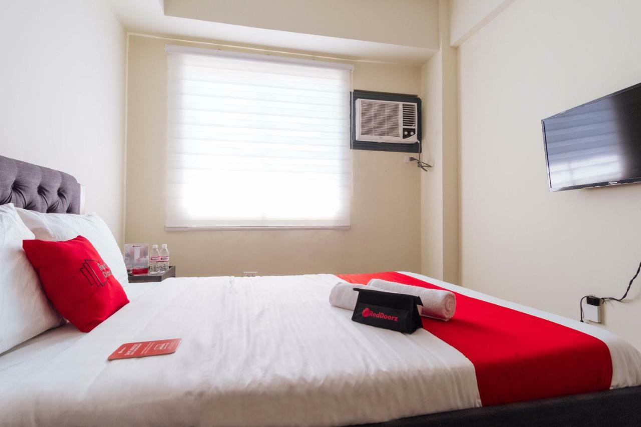 RedDoorz Premium @ Vista Heights Legarda Hotel Manilla Buitenkant foto